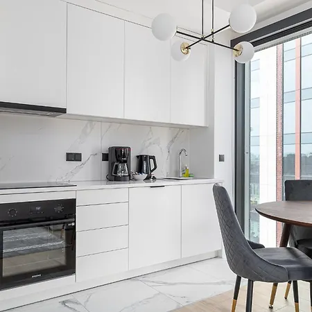 Rentplanet - Towarowa Towers Warschau