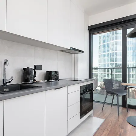 Apartament Rentplanet - Towarowa Towers Warszawa