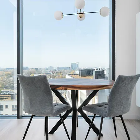 Rentplanet - Towarowa Towers Apartment