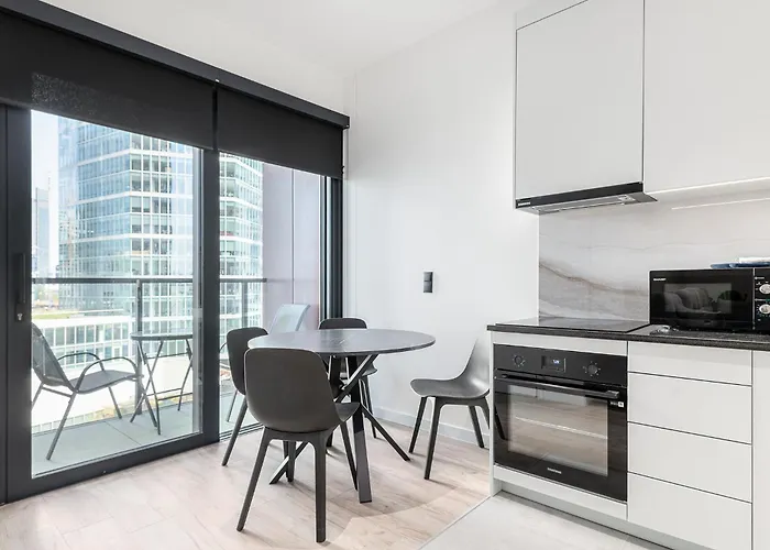 Rentplanet - Towarowa Towers Warsaw