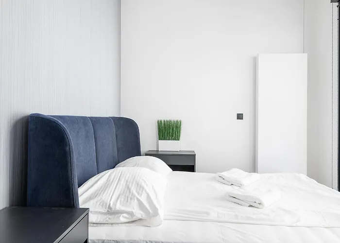 Rentplanet - Towarowa Towers Apartment