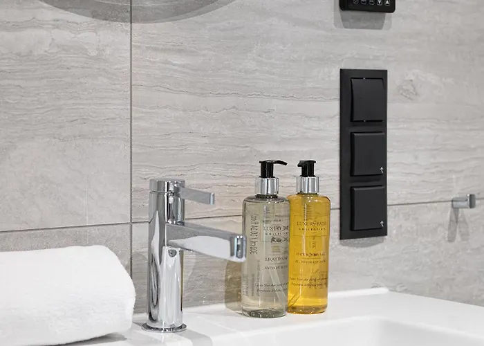 Rentplanet - Towarowa Towers Apartment