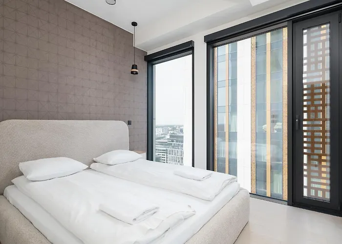 Rentplanet - Towarowa Towers Apartment