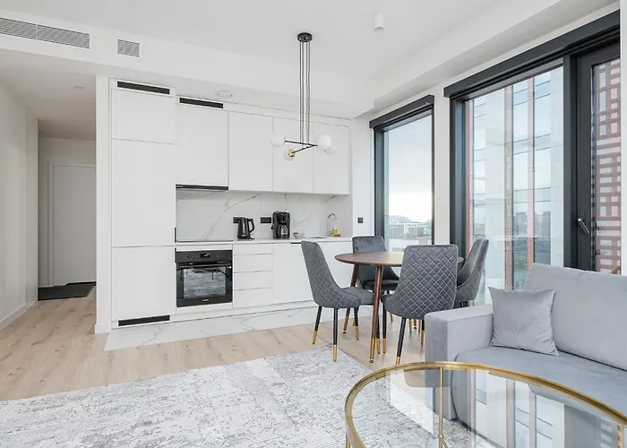 Rentplanet - Towarowa Towers Apartment