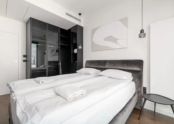 Apartment Rentplanet - Towarowa Towers Warsaw