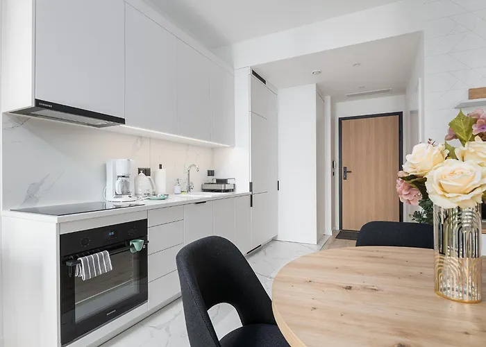 Rentplanet - Towarowa Towers Apartment Warsaw