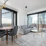 Rentplanet - Towarowa Towers Daire Varşova