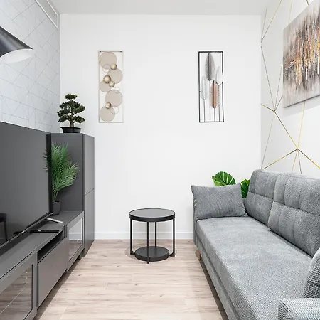 Rentplanet - Towarowa Towers Lejlighed