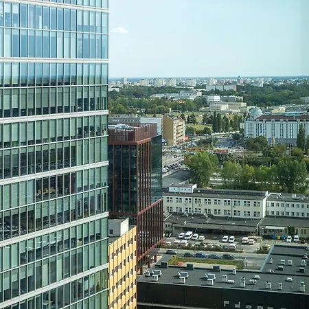 Rentplanet - Towarowa Towers Lejlighed *