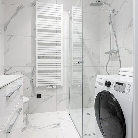 Rentplanet - Towarowa Towers Lejlighed *